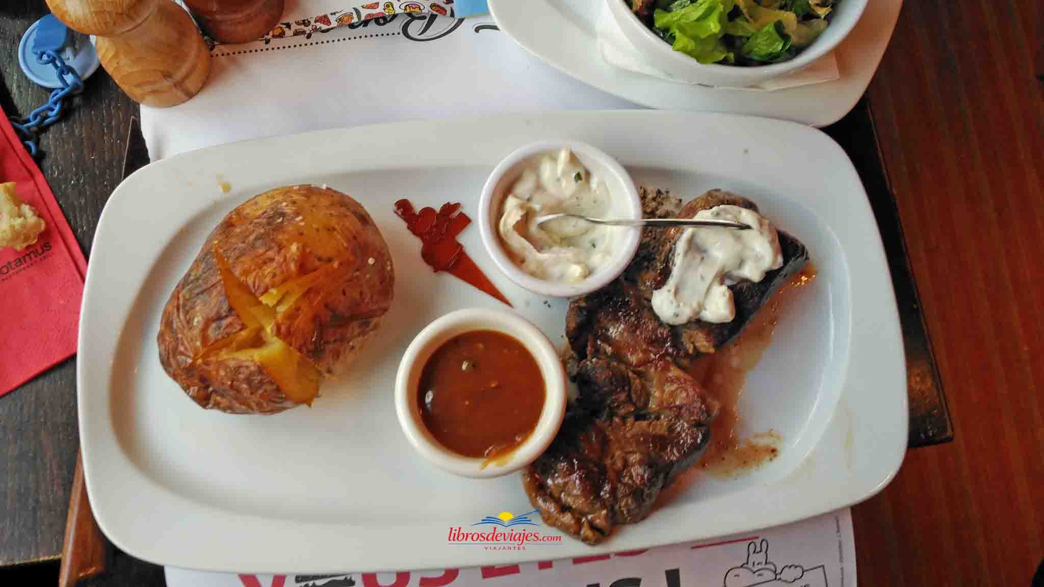 Entrecôte y carne a la brasa en Hippopotamus París Montparnasse