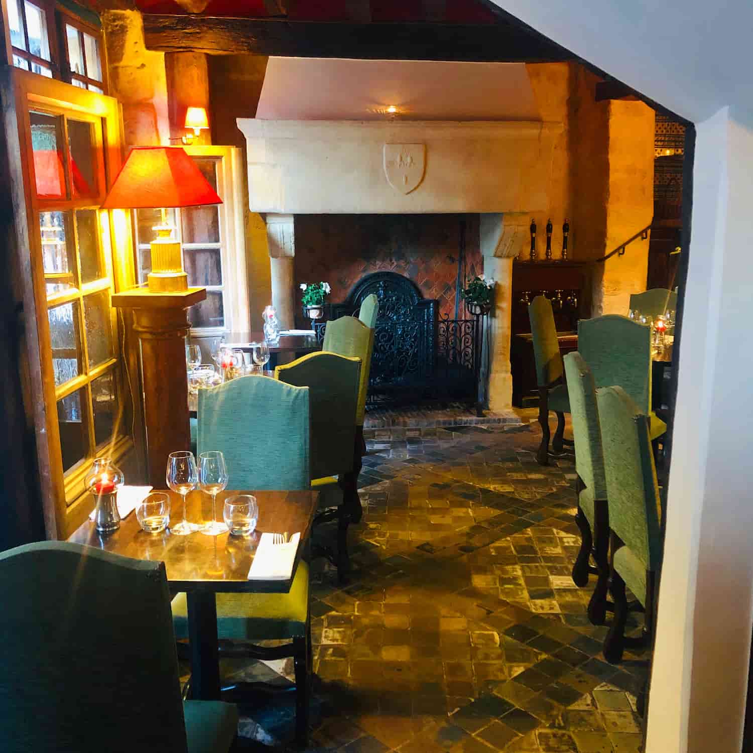 Uno de los salones del restaurante Le Coupe-Chou de París