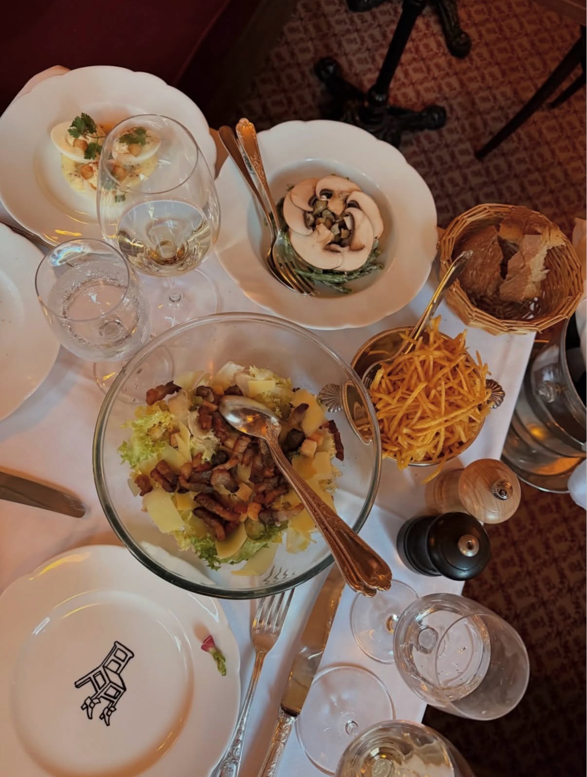 Restaurante La Petite Chaise en la rue de Grenelle de París