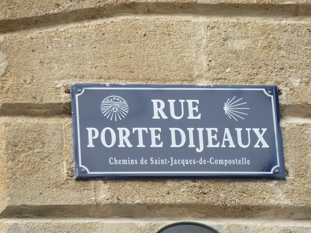 El camino de Tours va desde París, pasa por Orleans, Tours, Poitiers y Burdeos hasta Santiago
