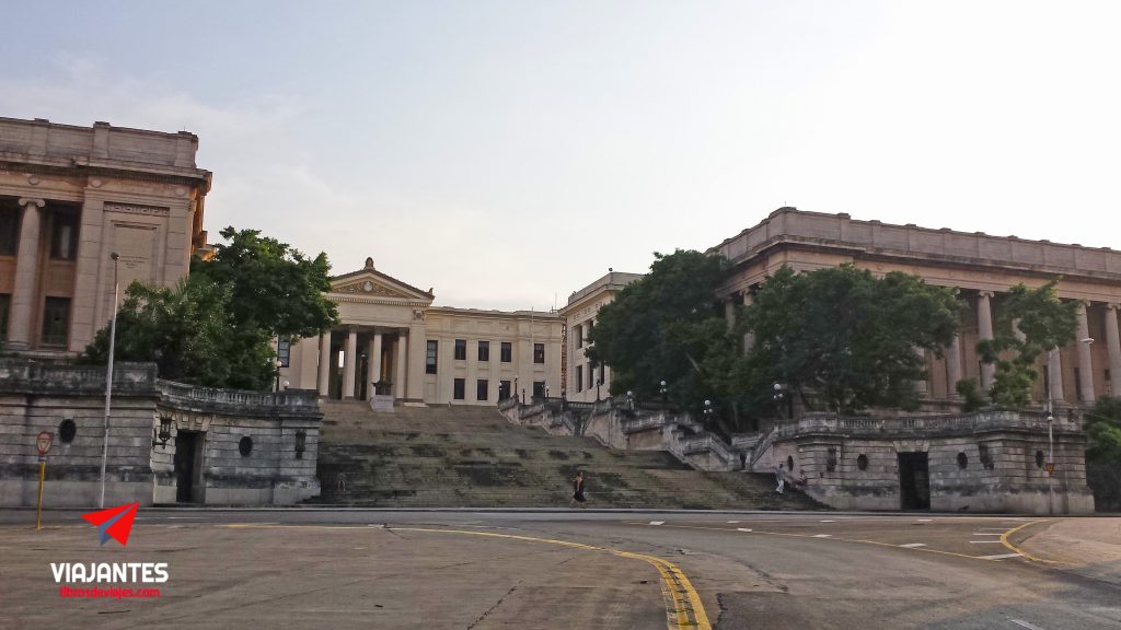 Universidad de La Habana, edificio del rectorado, estatua Alma Mater y escalinata