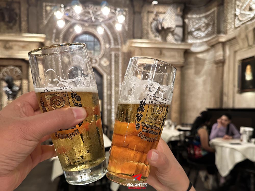 Brindando en la Augustiner Stammhaus
