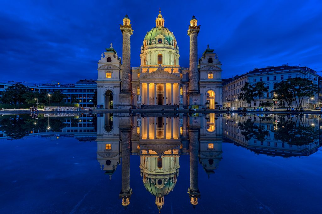 Lugares imprescindibles que ver en Viena Karlskirche