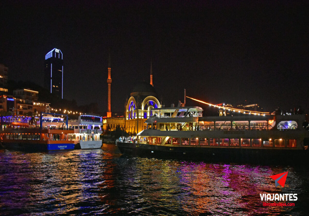 Crucero nocturno con cena por el Bósforo