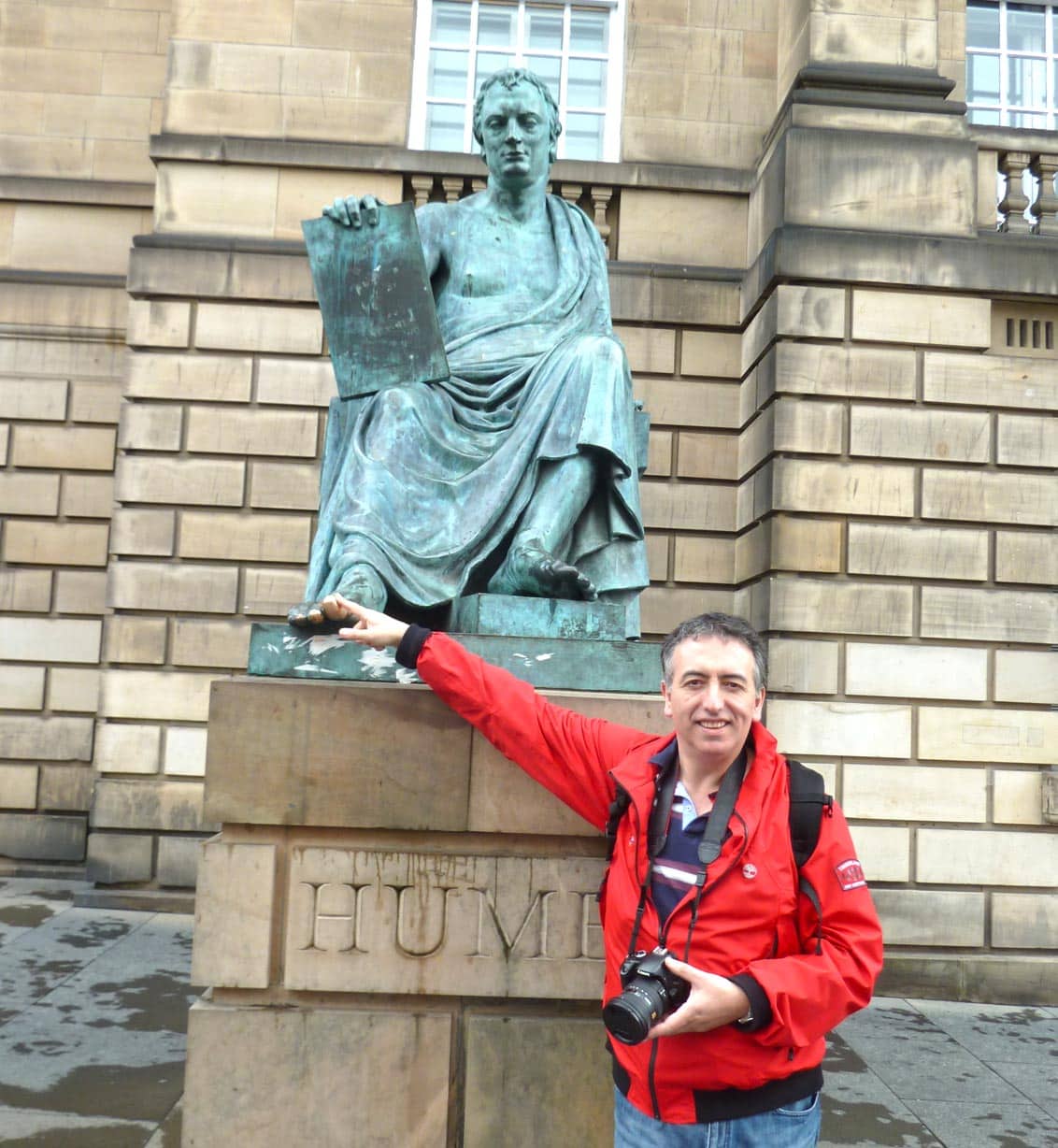 Estatua de David Hume en Edimburgo