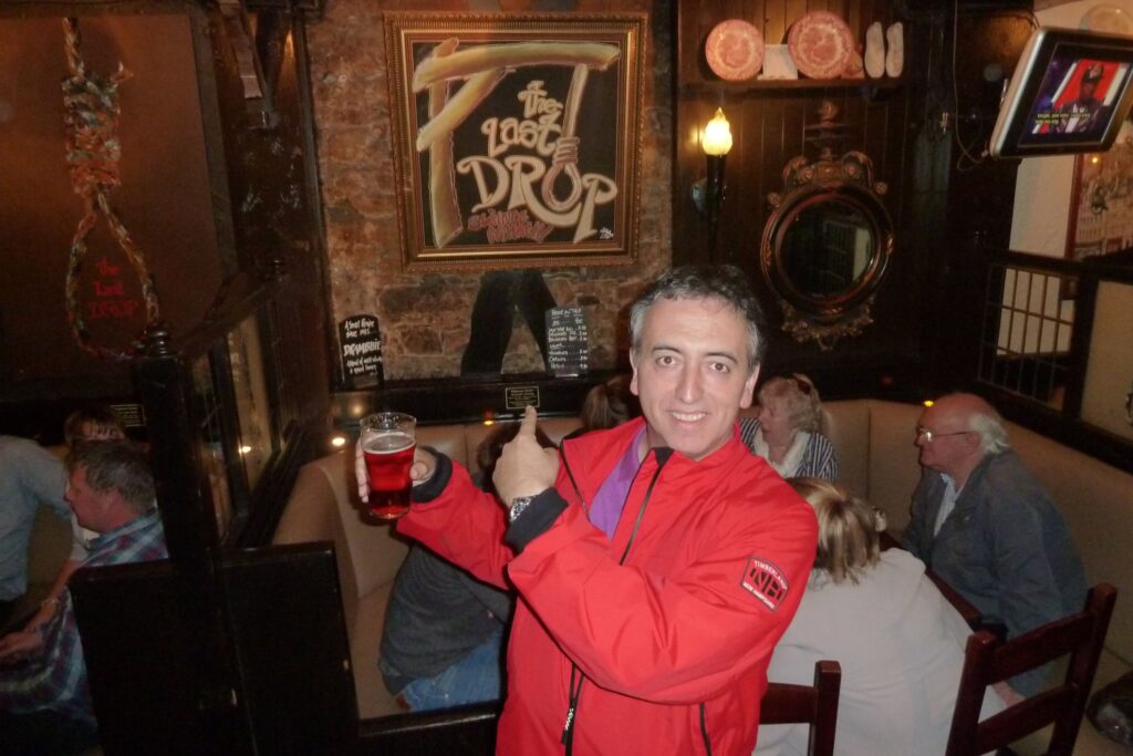 12 lugares que ver en Edimburgo pub the last drop