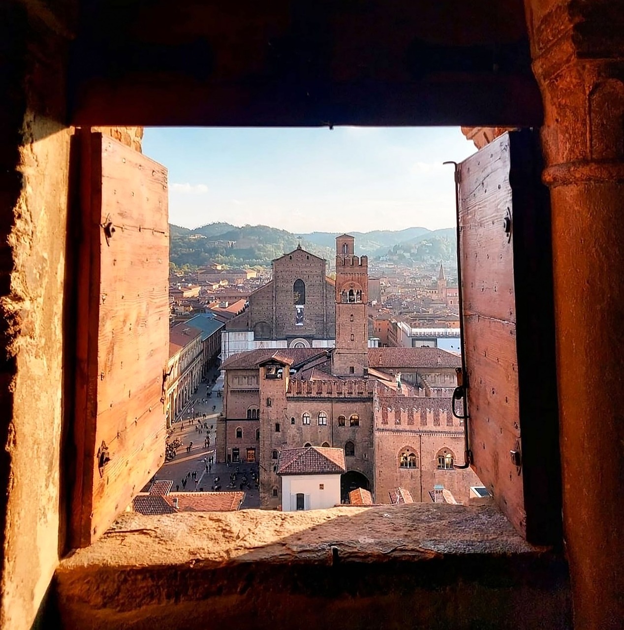 18 lugares imprescindibles que ver en Bolonia Torre Asinelli