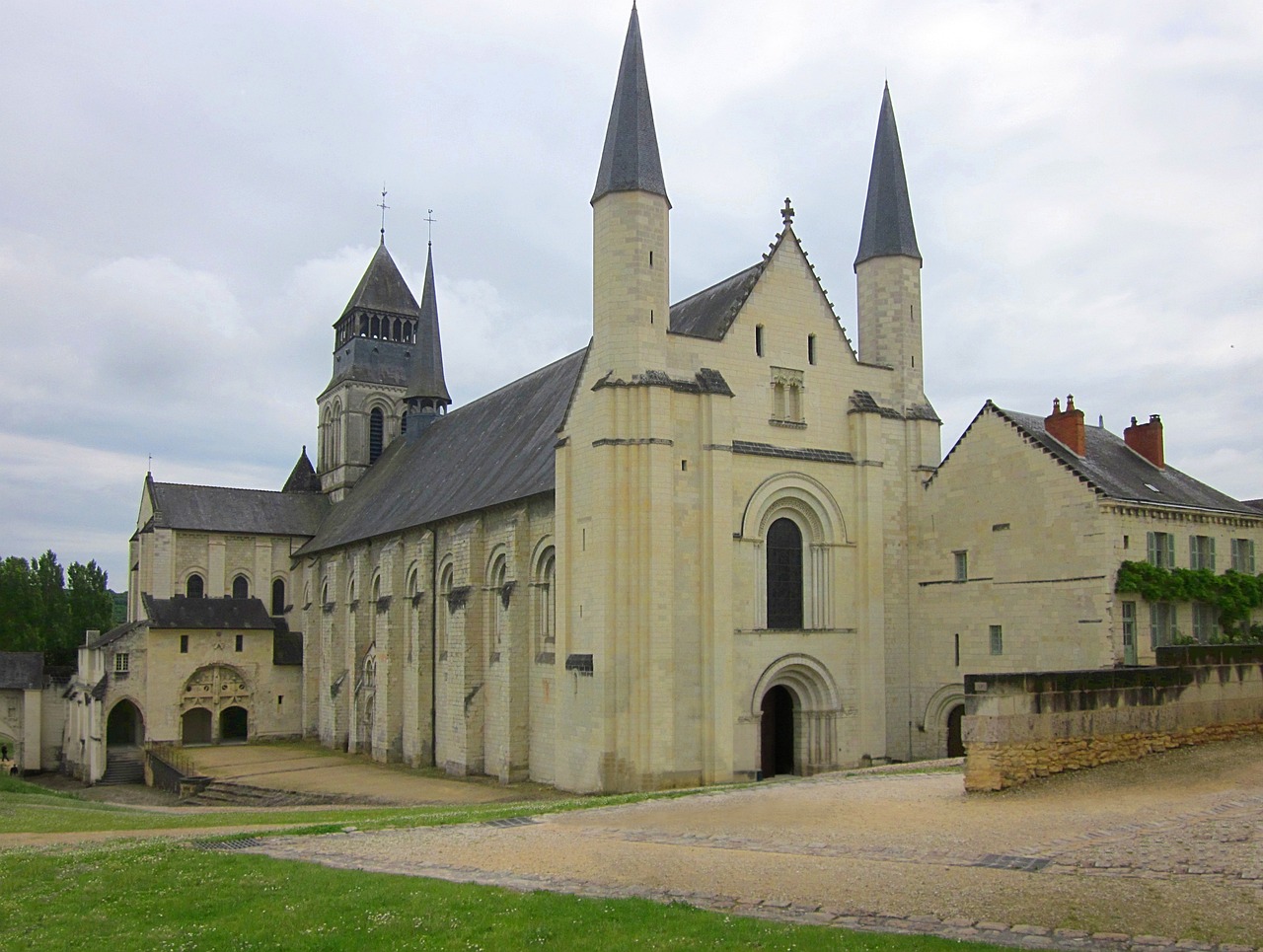 11 castillos que ver en el Valle del Loira Abadía de Fontevraud