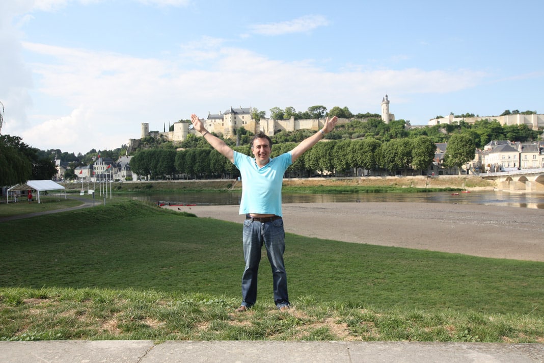 Con el Castillo de Chinon al fondo