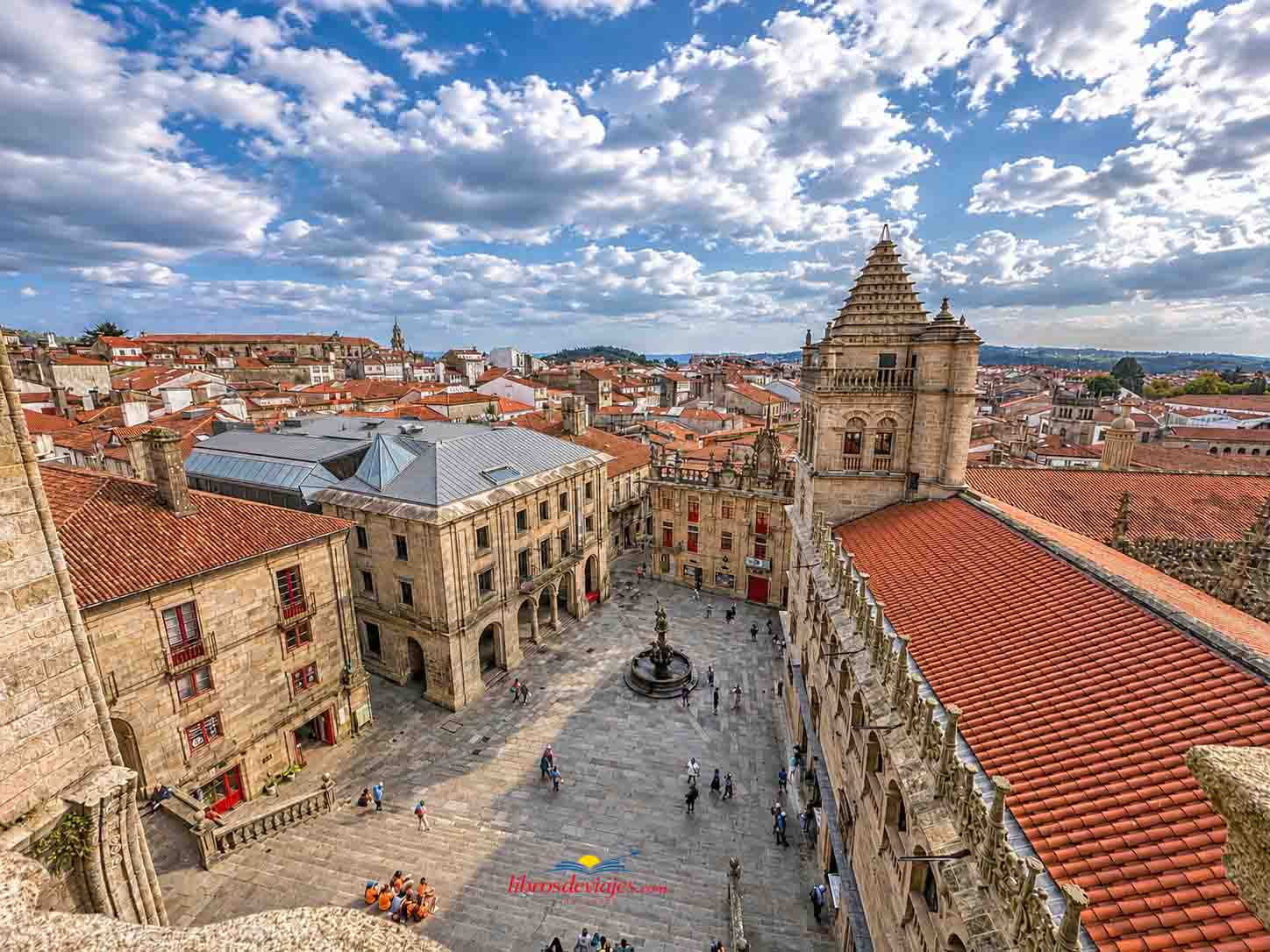 Vista de la Plaza de Platerías desde los tejados de la Catedral