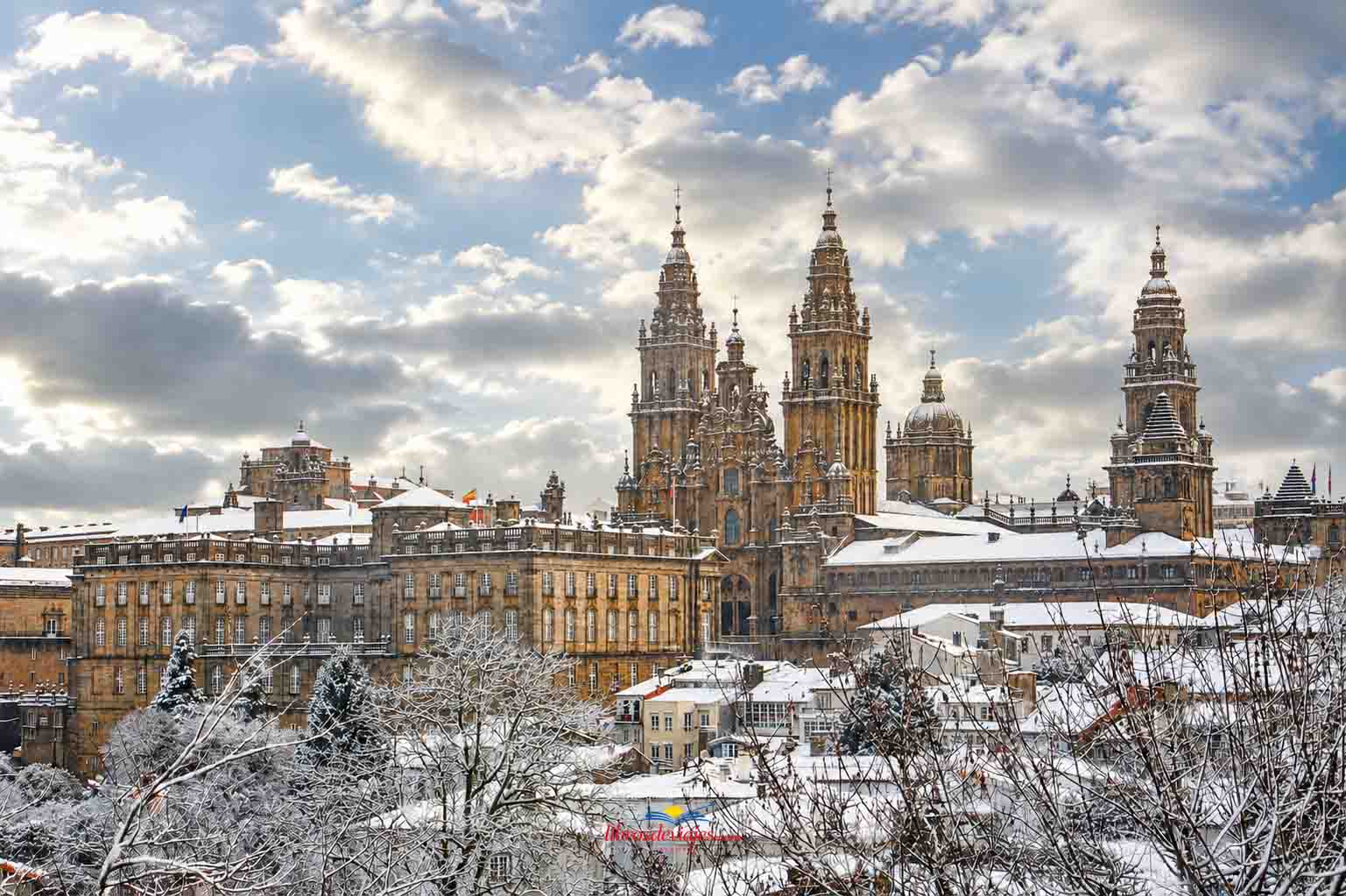 10 lugares que ver en Santiago de Compostela Catedral de Santiago de Compostela desde la Alameda