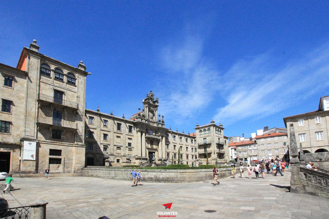 Plaza de la Inmaculada o de la Azabachería, de fondo el Monasterio de San Martin Pinario