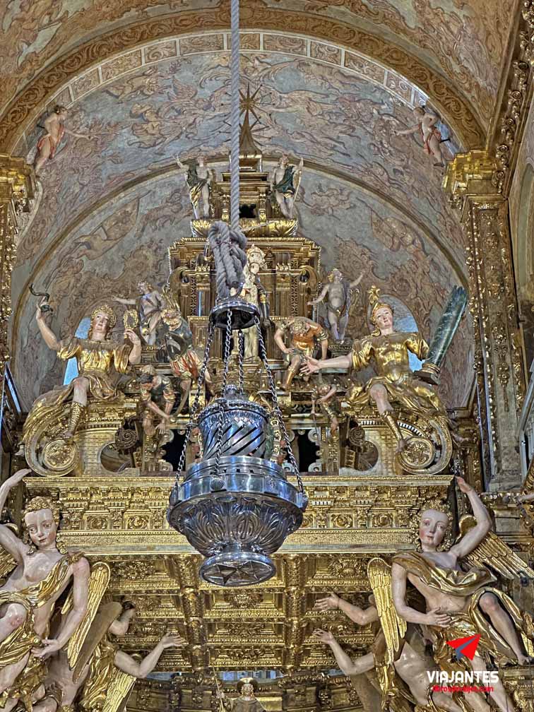 10 lugares que ver en Santiago de Compostela Botafumeiro