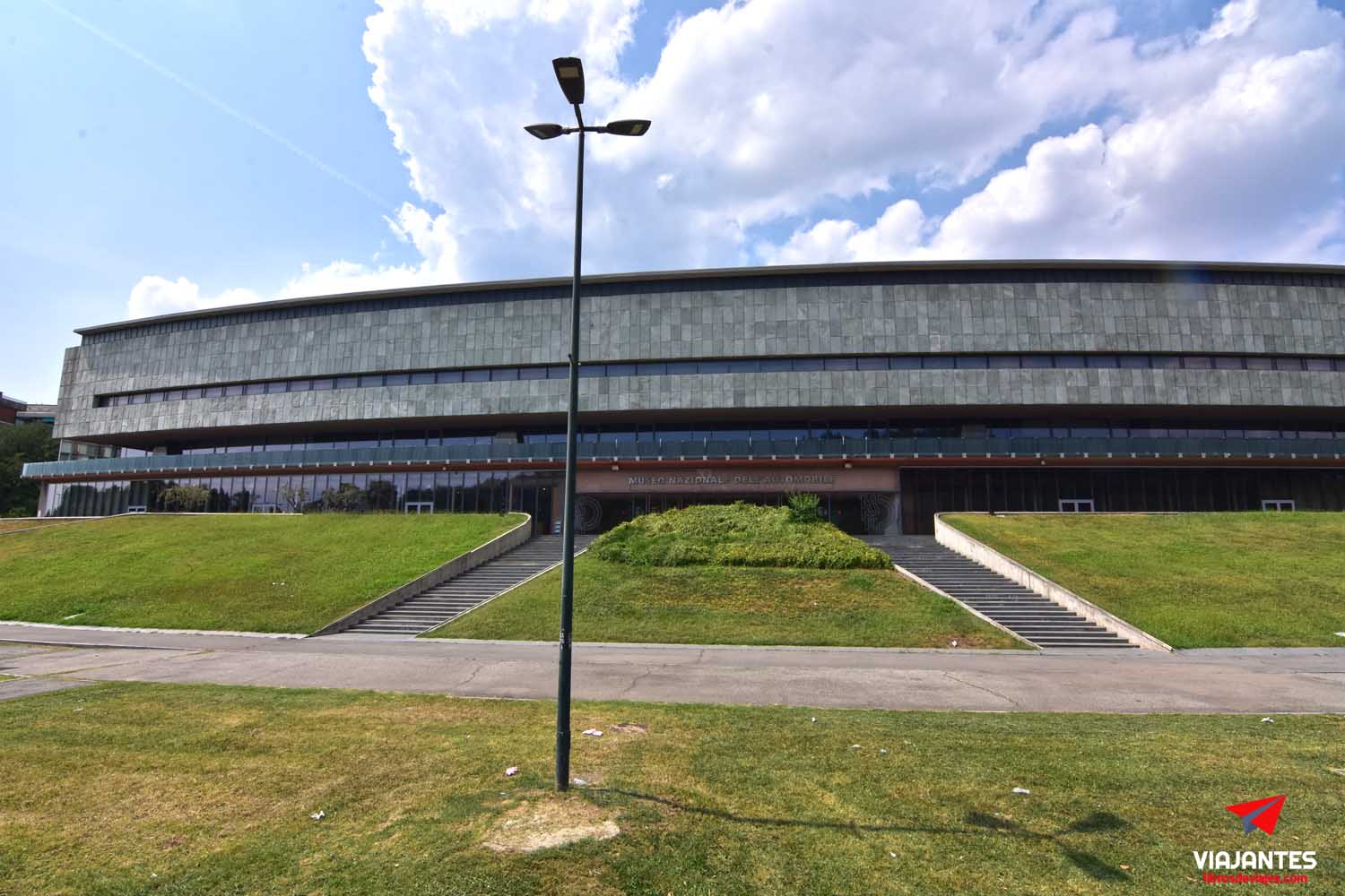 Fachada del Museo Nacional del Automóvil de Turín