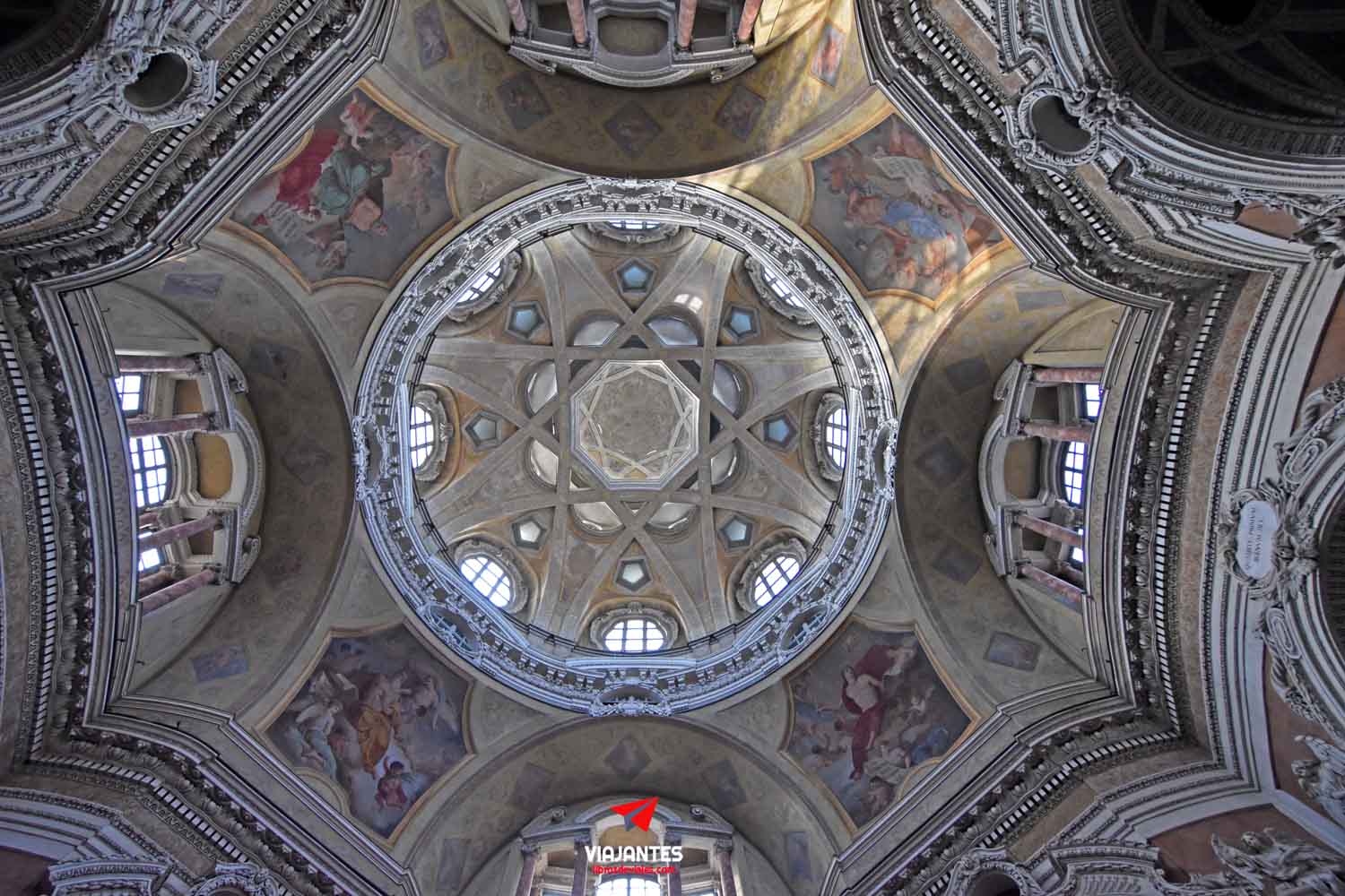 15 lugares que ver en Turín Iglesia de San Lorenzo en la Piazza Castello de Turín