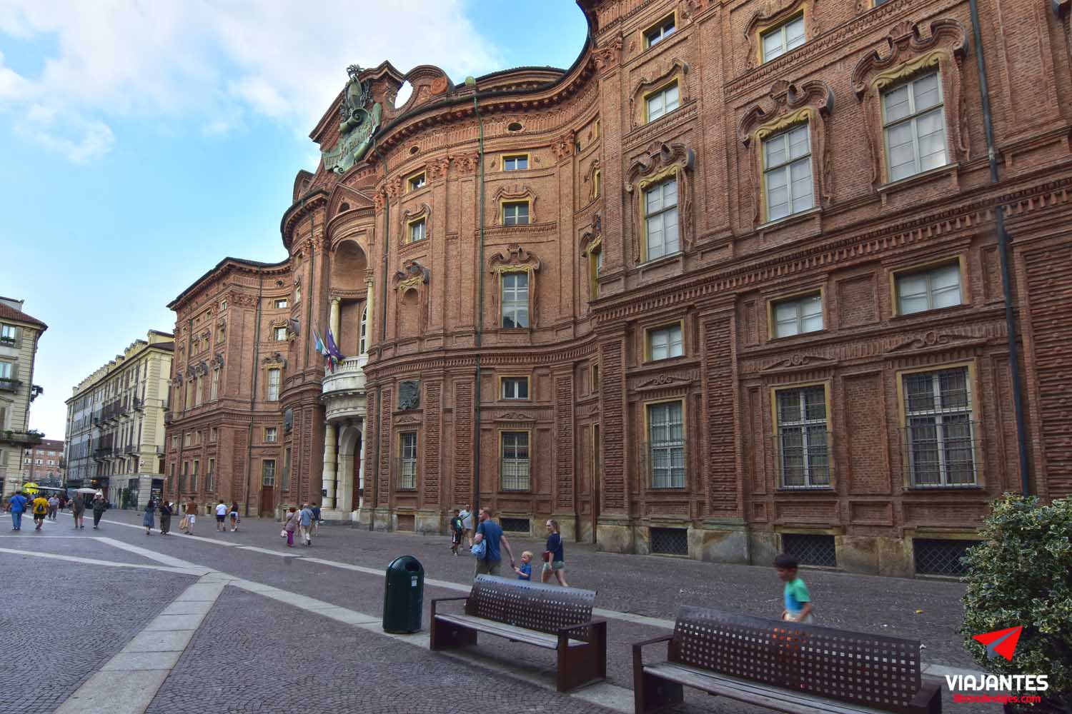 Fachada barroca del Palacio de Carignano en Turín