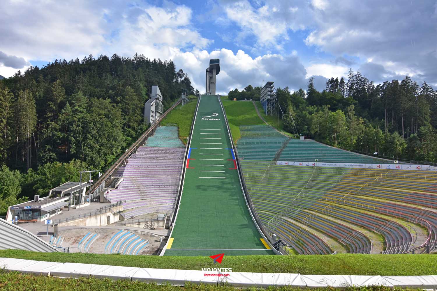 10 lugares imprescindibles que ver en Innsbruck Trampolín de saltos del Bergisel en Innsbruck