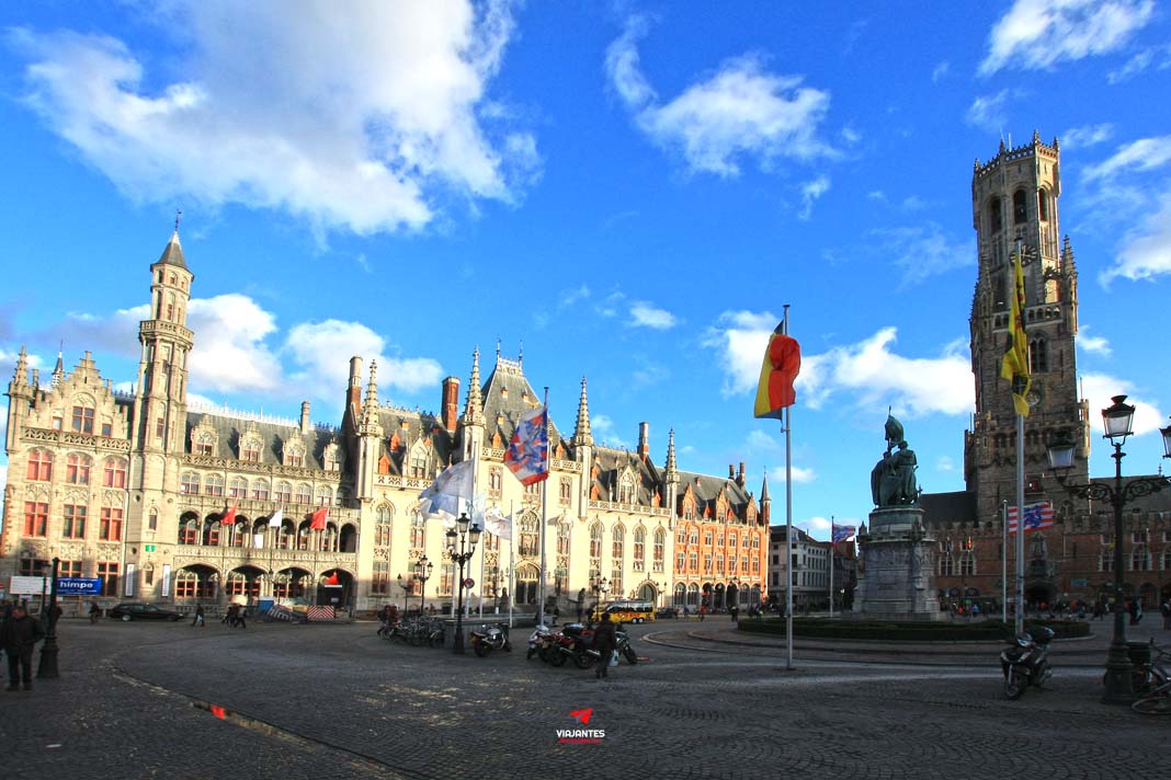 Vista general de la Plaza Mayor de Brujas