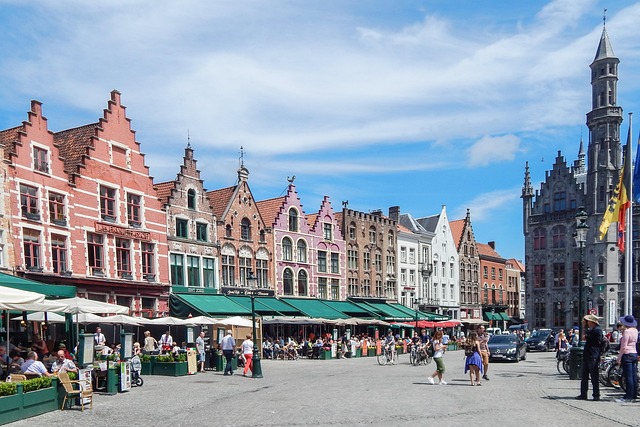 8 lugares que ver en Brujas Plaza del Mercado