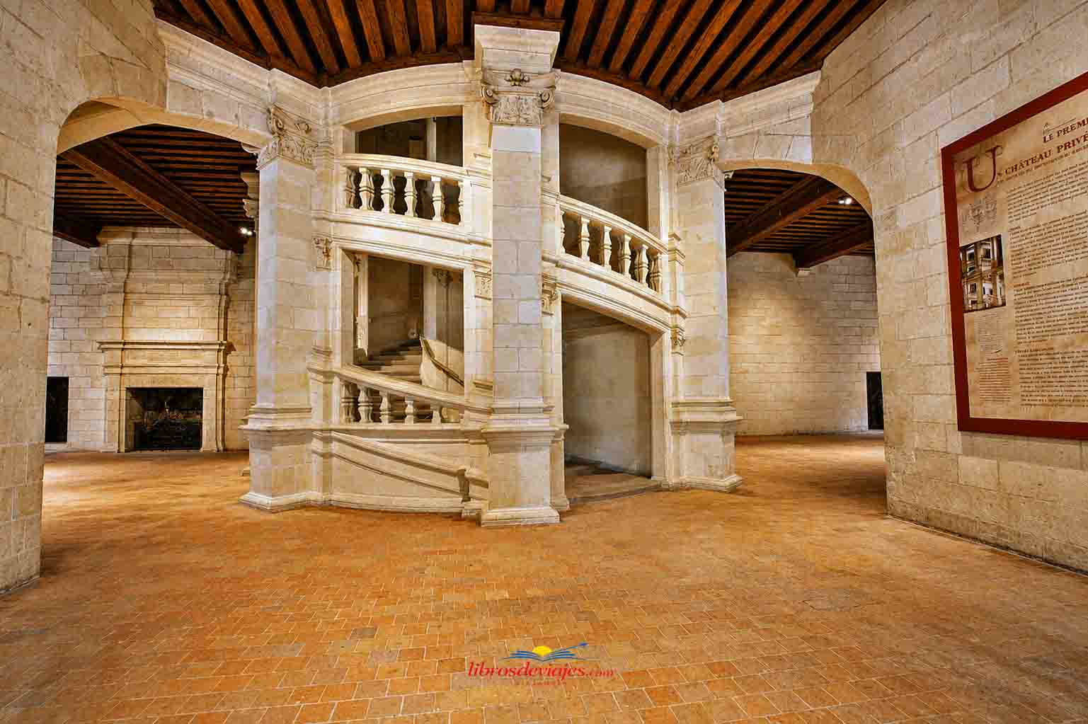 11 castillos que ver en el Valle del Loira Escalera de doble revolución de Chambord