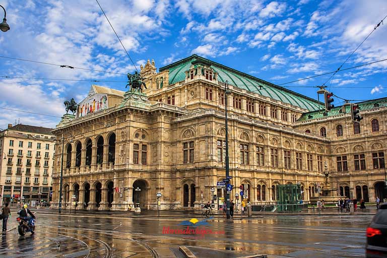 El controvertido edificio de la Ópera de Viena