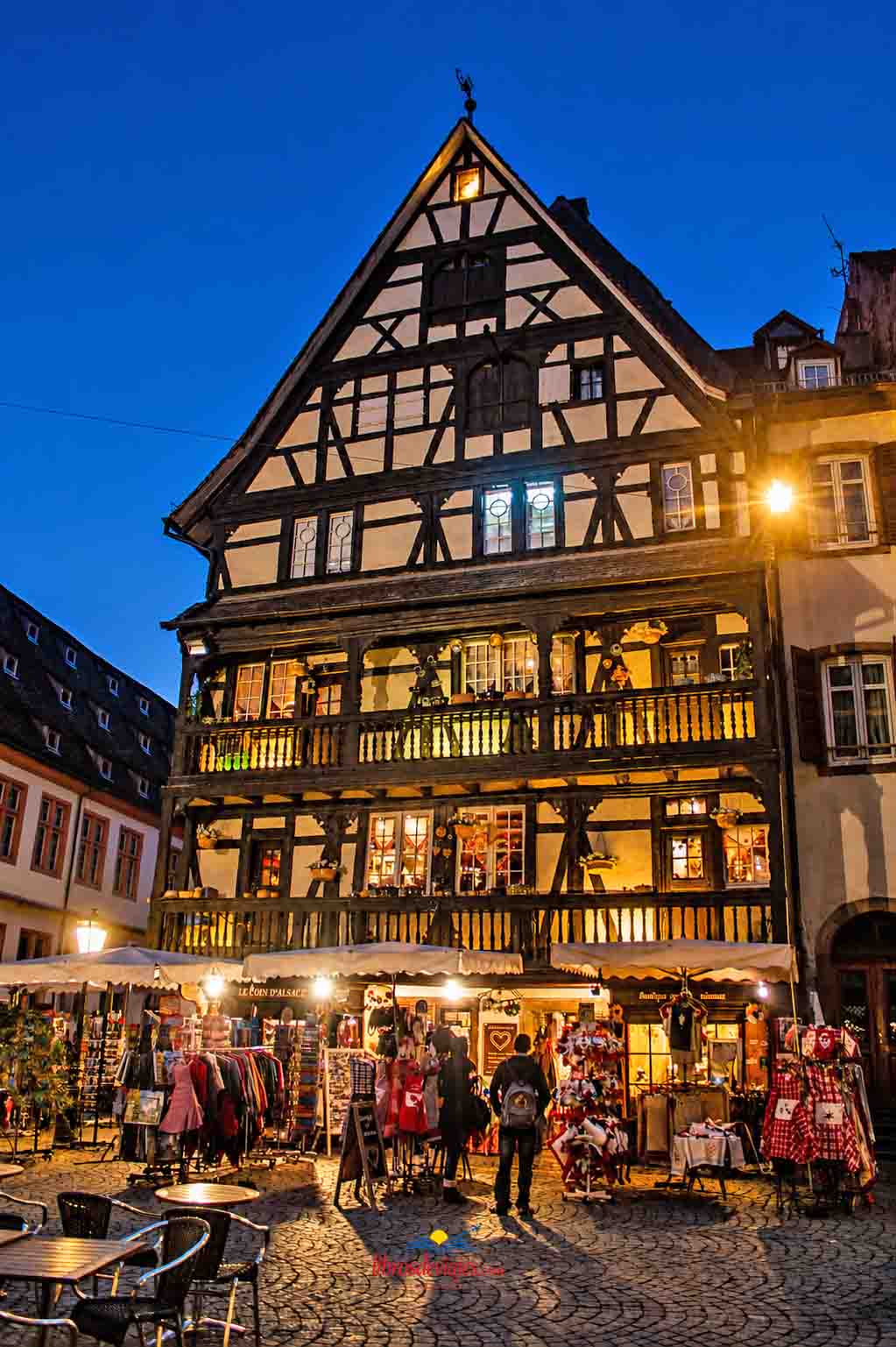 14 lugares que ver en Estrasburgo Place du Marché-aux-Cochons-de-Lait por Navidad