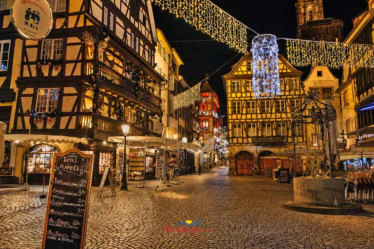 14 lugares que ver en Estrasburgo Place du Marché-aux-Cochons-de-Lait por Navidad