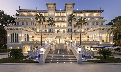 12 lugares que ver en Málaga Palacio de Miramar
