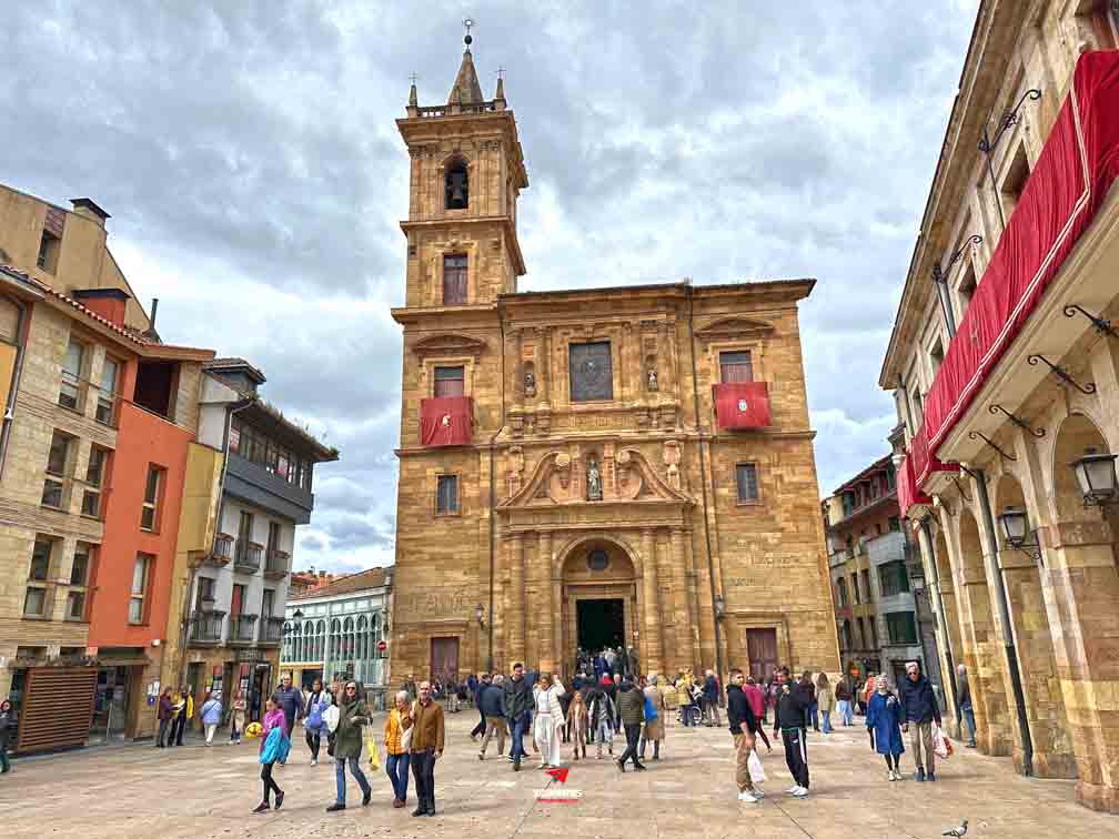 12 lugares que ver en Oviedo Plaza de la Constitución