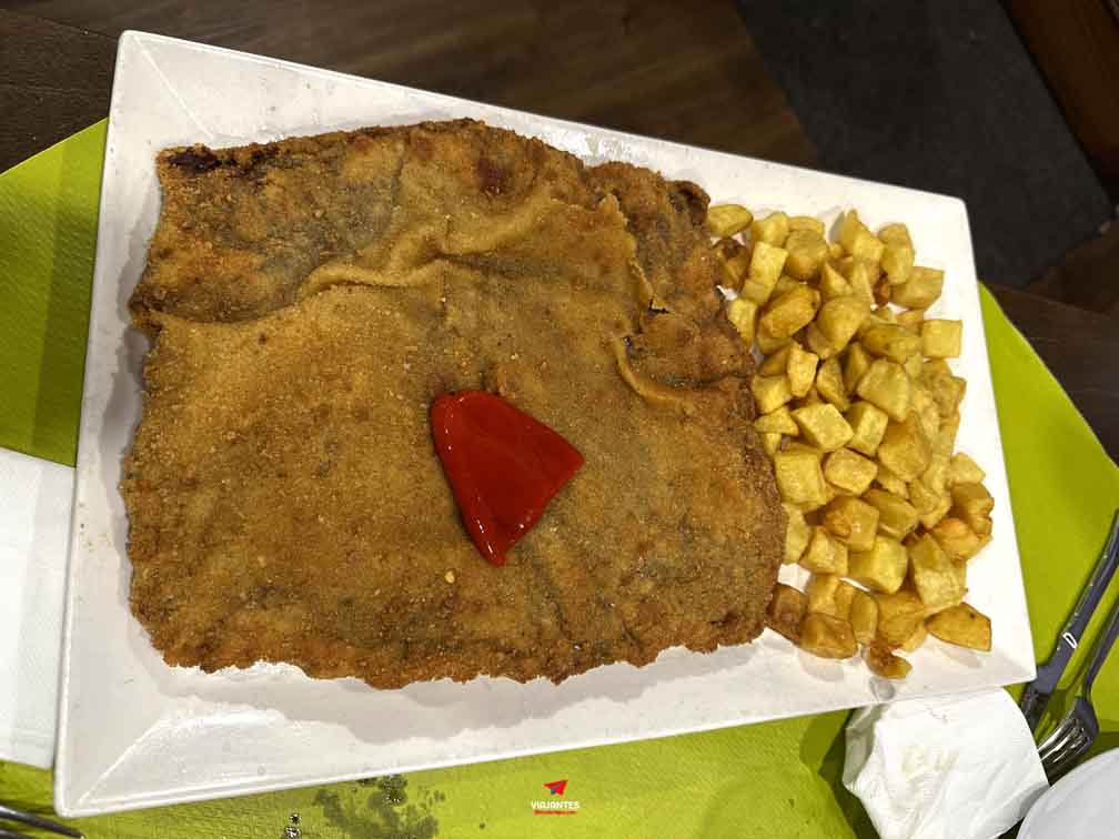 12 lugares que ver en Gijón Cachopo en Casa Carmen