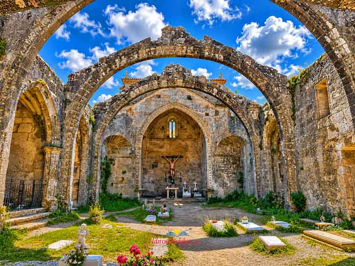 12 lugares que ver en Cambados Ruinas de Santa Mariña de Dozo en Cambados