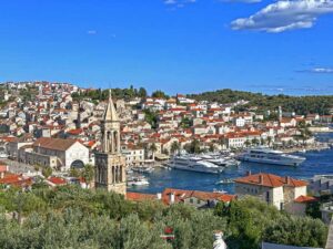 12 libros de viajes 20 10 lugares que ver en la Isla de Hvar Puerto de Hvar