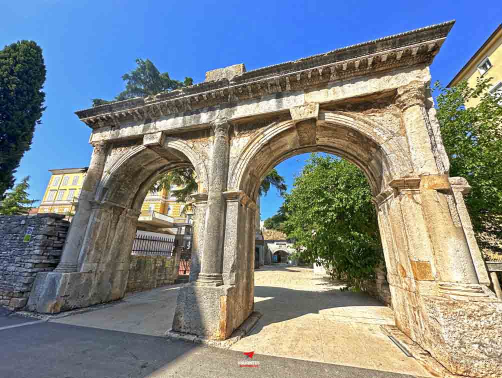 10 lugares que ver en Pula Puertas Gemelas