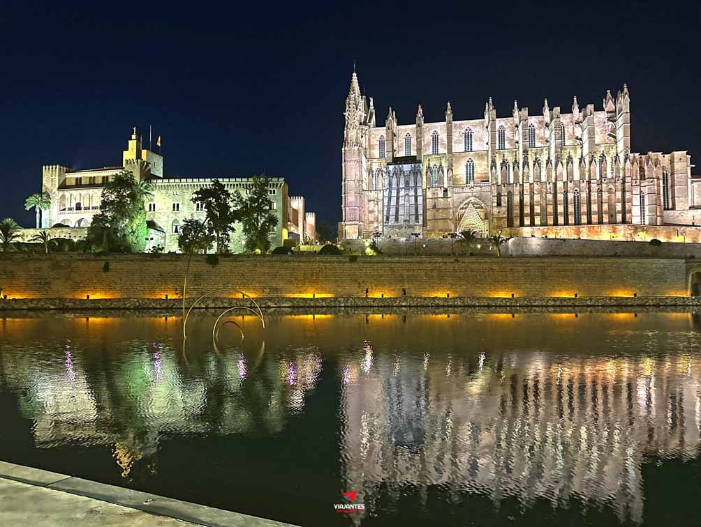 18 lugares que ver en Palma de Mallorca 3 18 lugares que ver en Palma de Mallorca La Almudaina y la Catedral de Santa María