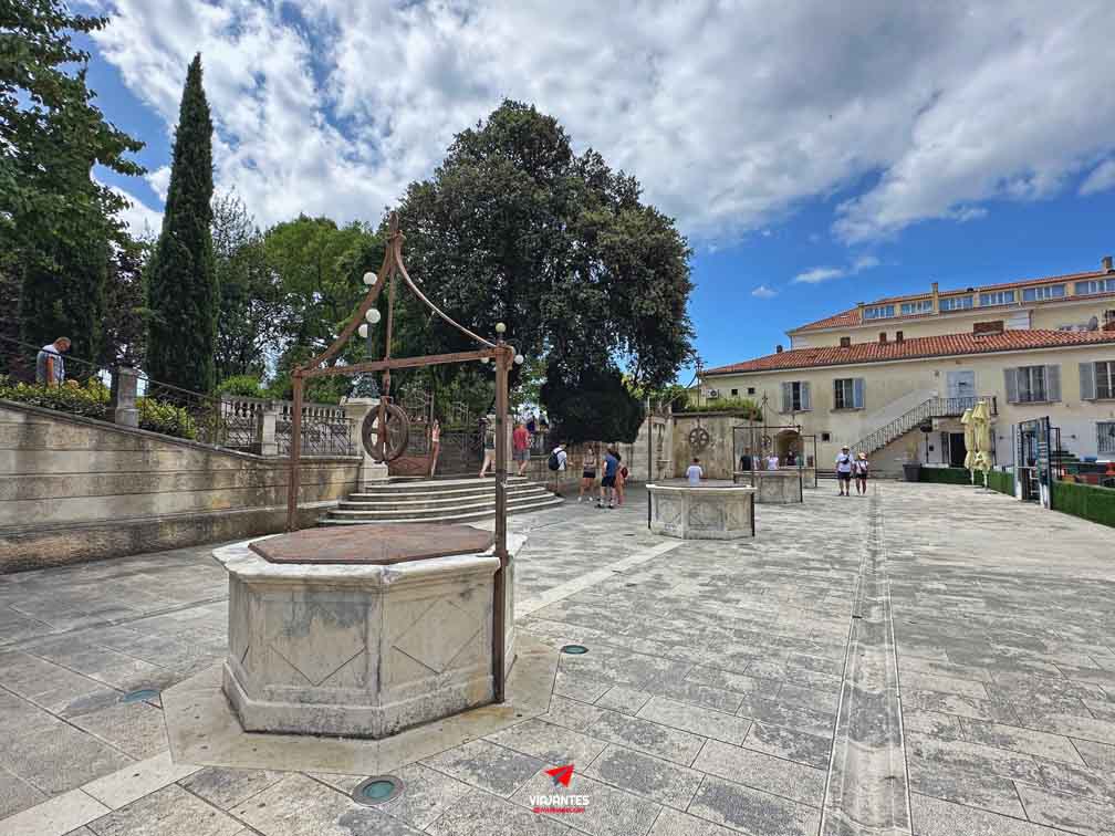 18 lugares que ver en Zadar Plaza de los cinco pozos