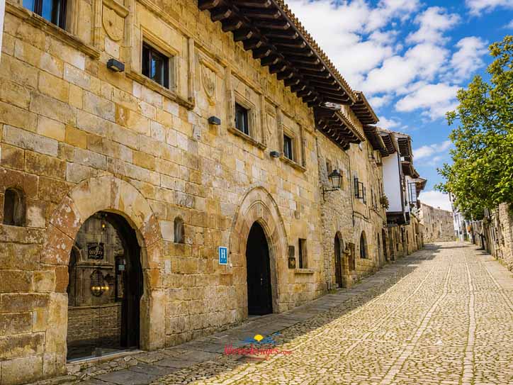 Casa de Leonor de la Vega en Santillana del Mar