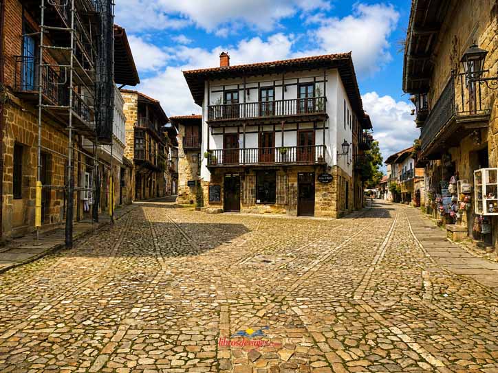 Calle de Santo Domingo en Santillana del Mar