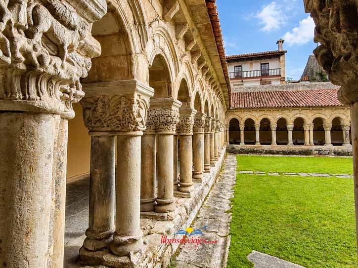 Claustro de la Colegiata de Santa Juliana