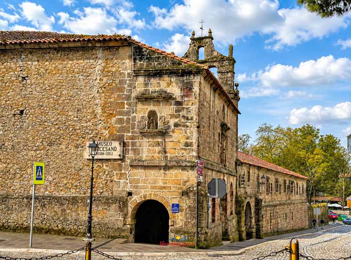 11 lugares que ver en Santillana del Mar Museo Diocesano Regina Coeli en Santillana del Mar