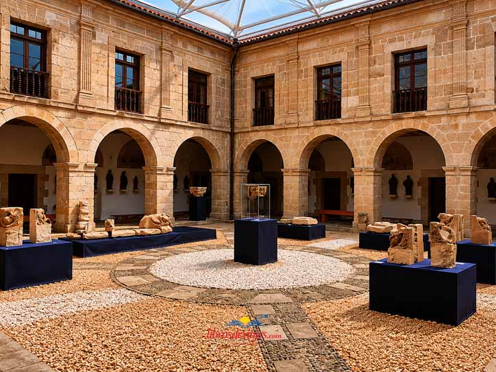 Patio renacentista del Museo Diocesano Regina Coeli