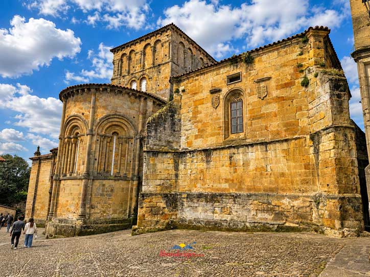 Cabecera de la Colegiata de Santa Juliana desde la Plaza de las Arenas