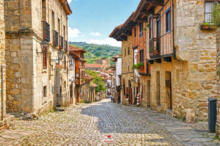 Calle de la Carrera en Santillana del Mar