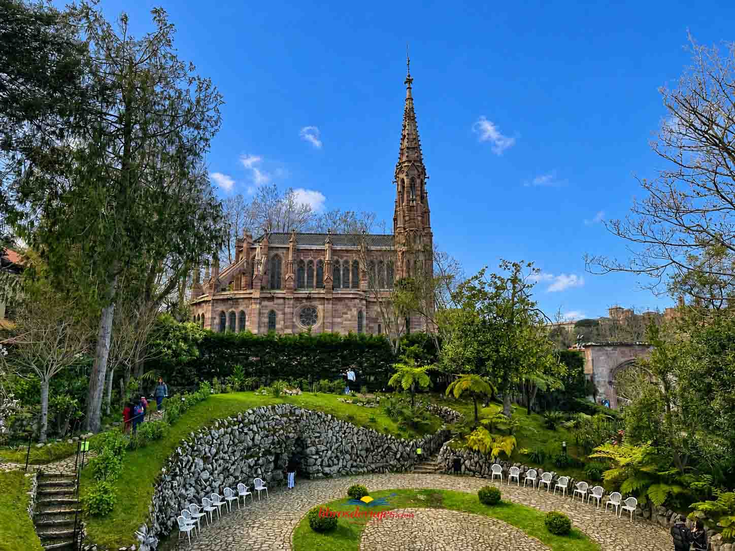 11 lugares que ver en Comillas Capilla-Panteón de Sobrellano