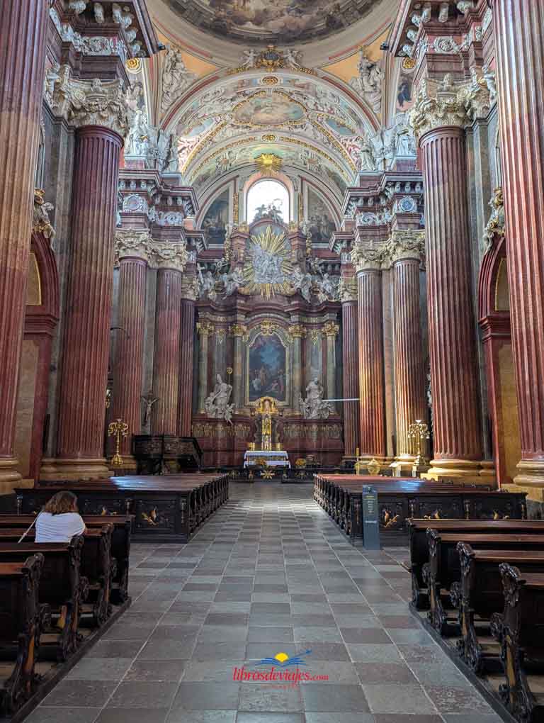 Interior de la Colegiata de San Estanislao de Poznan