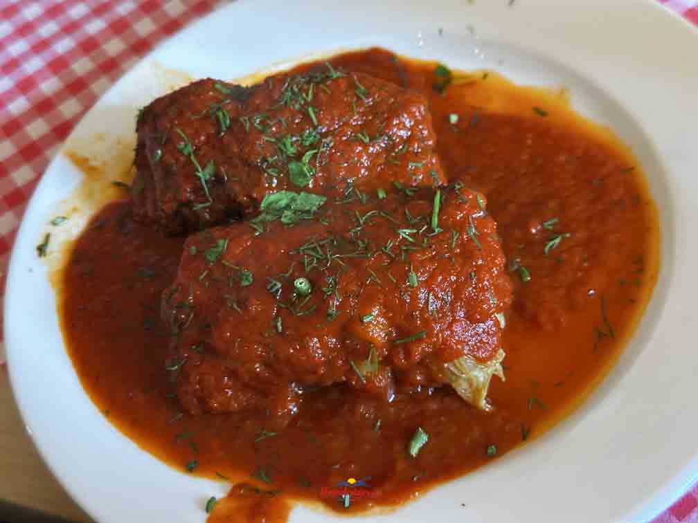 Golábki, rollitos polacos de col rellenos de carne y arroz