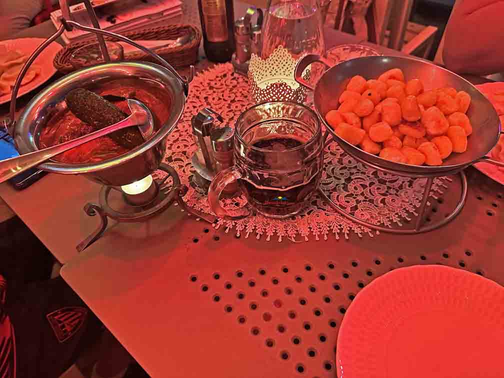 Restaurante Zapiecek en la Avenida Przedmieście de Varsovia