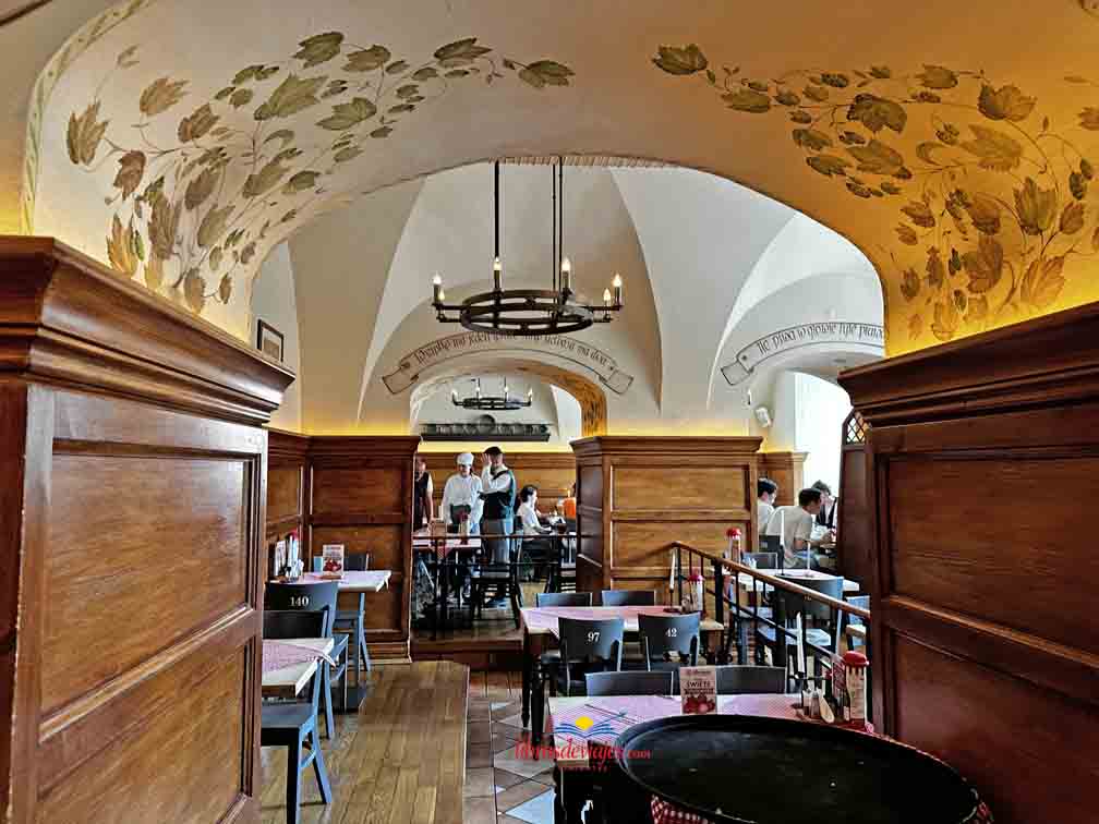 6 restaurantes donde comer en VarsoviaInterior del restaurante Podwale 25 Kompania Piwna en Varsovia