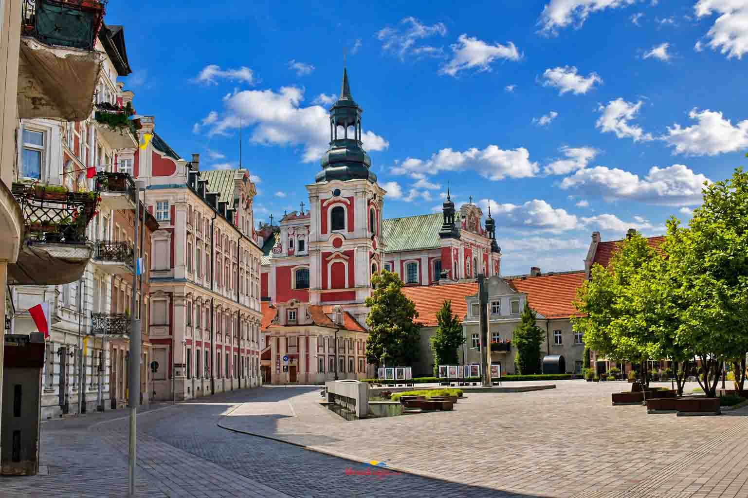 18 lugares que ver en Poznan Plaza Kolegiacki