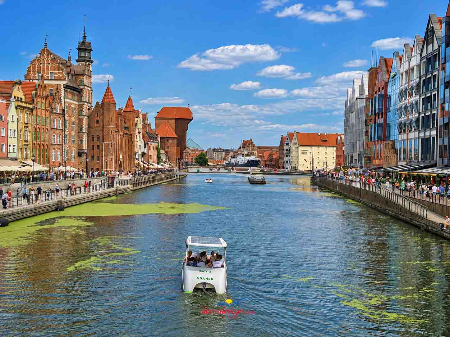 desde el Puente Verde (Zielony Most), mirando hacia el norte por el río Motława