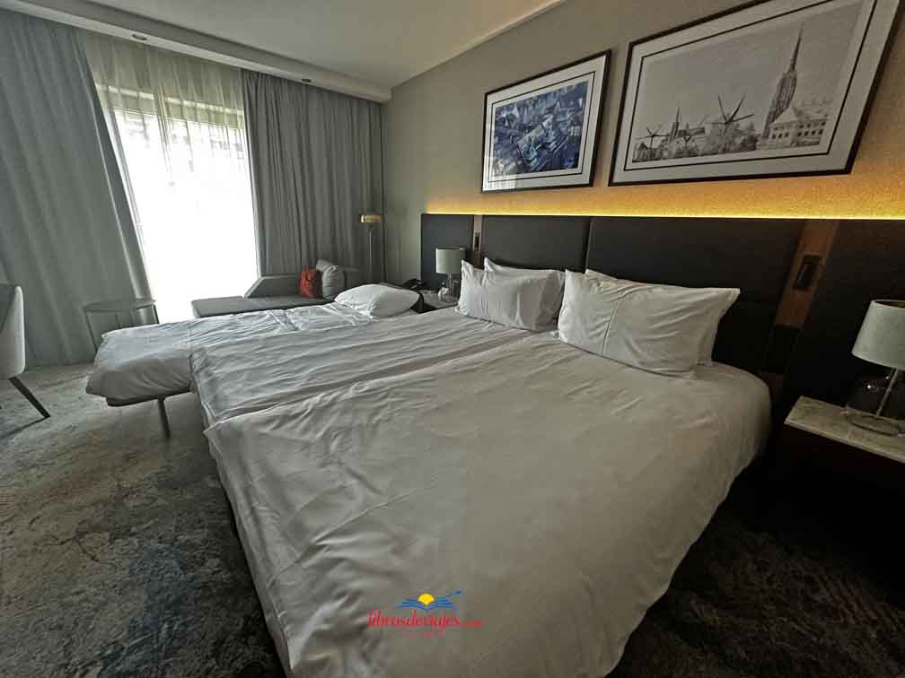 Nuestra habitación en el hotel Wyndham Wroclaw Old Town durante nuestro viaje por Polonia